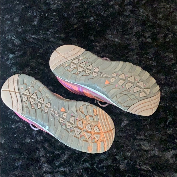 Keen maroon hiking shoes - Picture 3 of 6